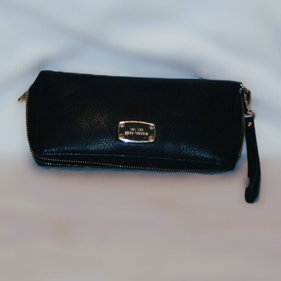 Michael Kors Purse,Wallet,Credit Card Holder - Picture 6 of 7